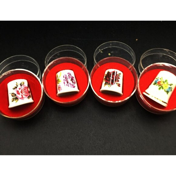 Set Of 4 VTG Hand-Painted Porcelain Thimbles Floral Design In Presentation Cases - Picture 1 of 12